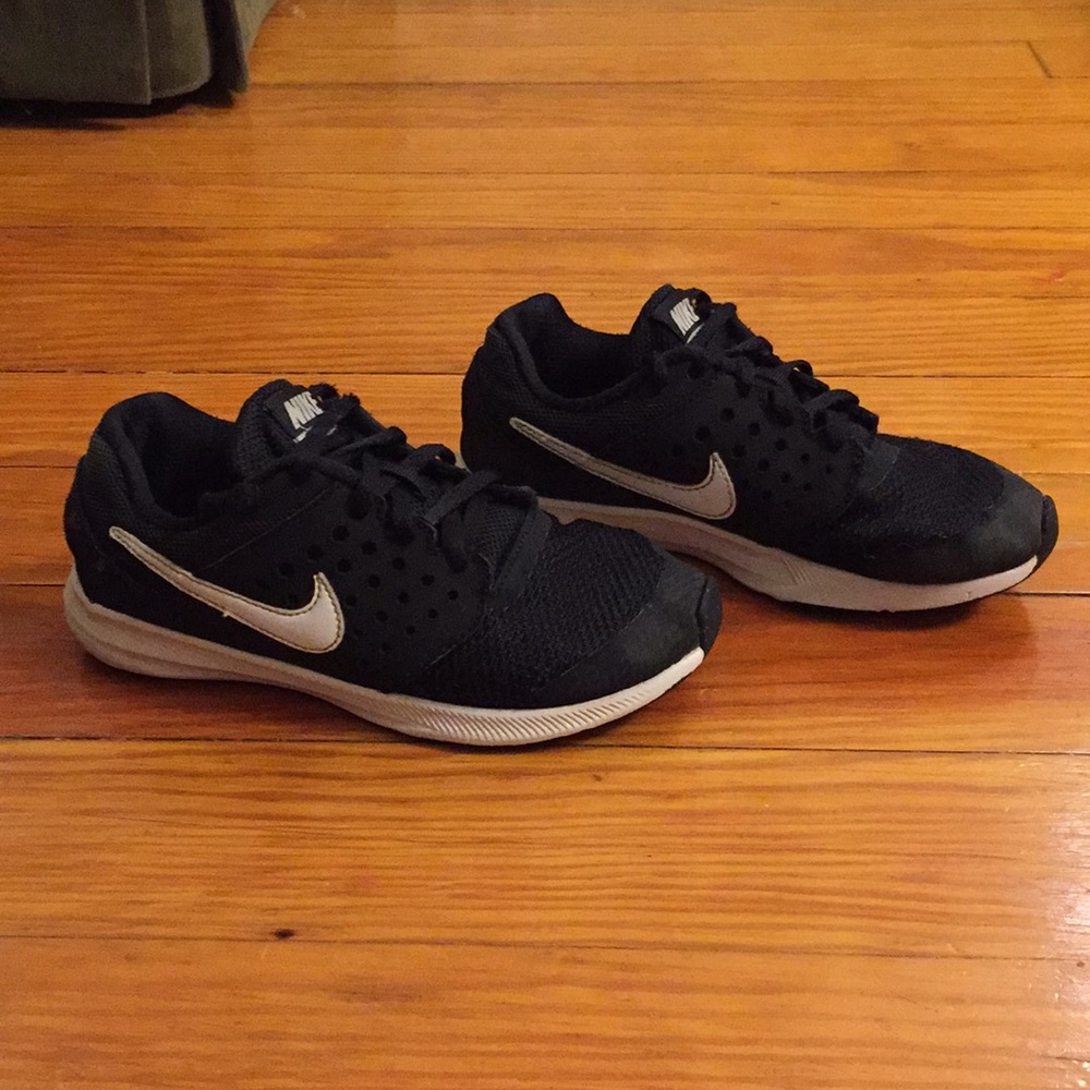 Boys Nike Tennis Shoes